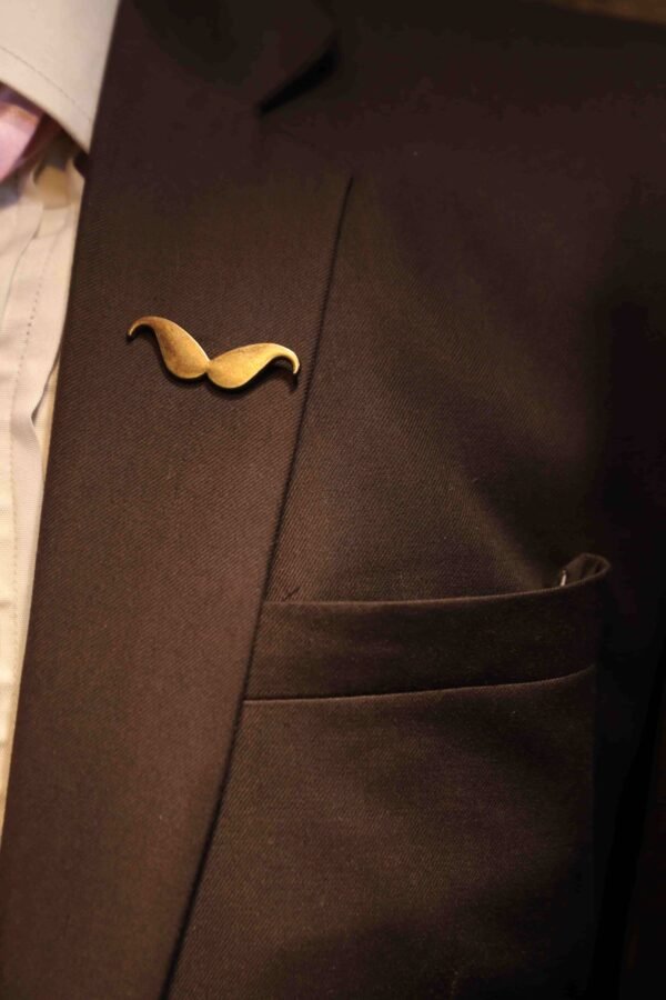 Antique Moustache golden Lapel-Pin